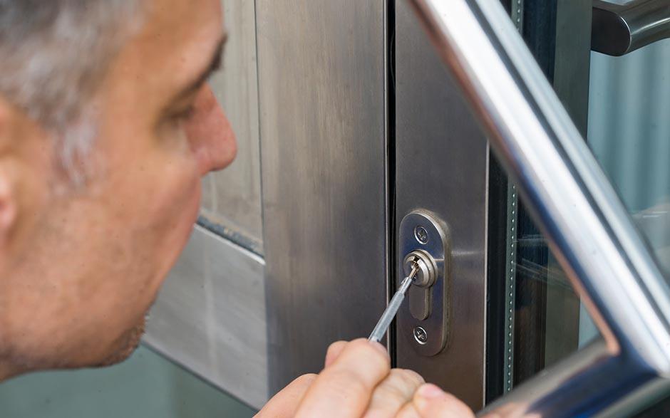 installer serrure porte Magnanville